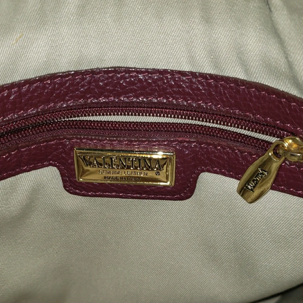 Valentina Pebbled Leather Shoulderbag - Picture 8 of 11